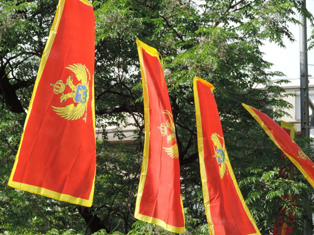 ЦРНА ГОРА ДОЧЕКУЈЕ ДАН ДРЖАВНОСТИ: Земља притиснута задужењем, аферама и дубоким поделама